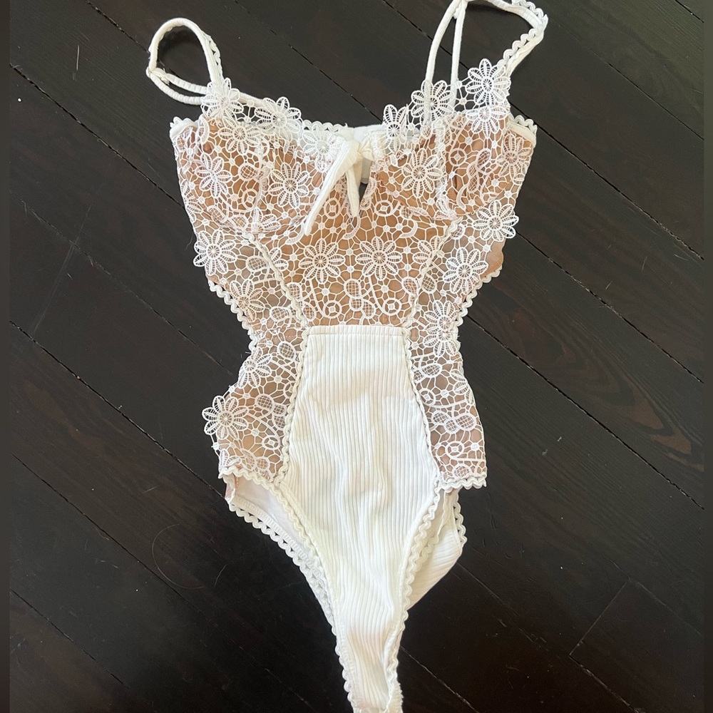 White lace bustier body suit